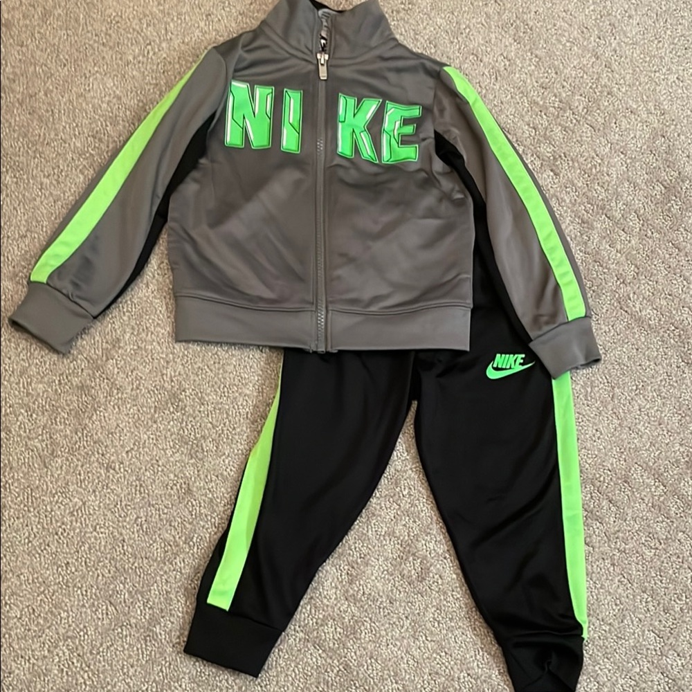 Nike Kids Gray and Green Tracksuit, Toddler Boy
